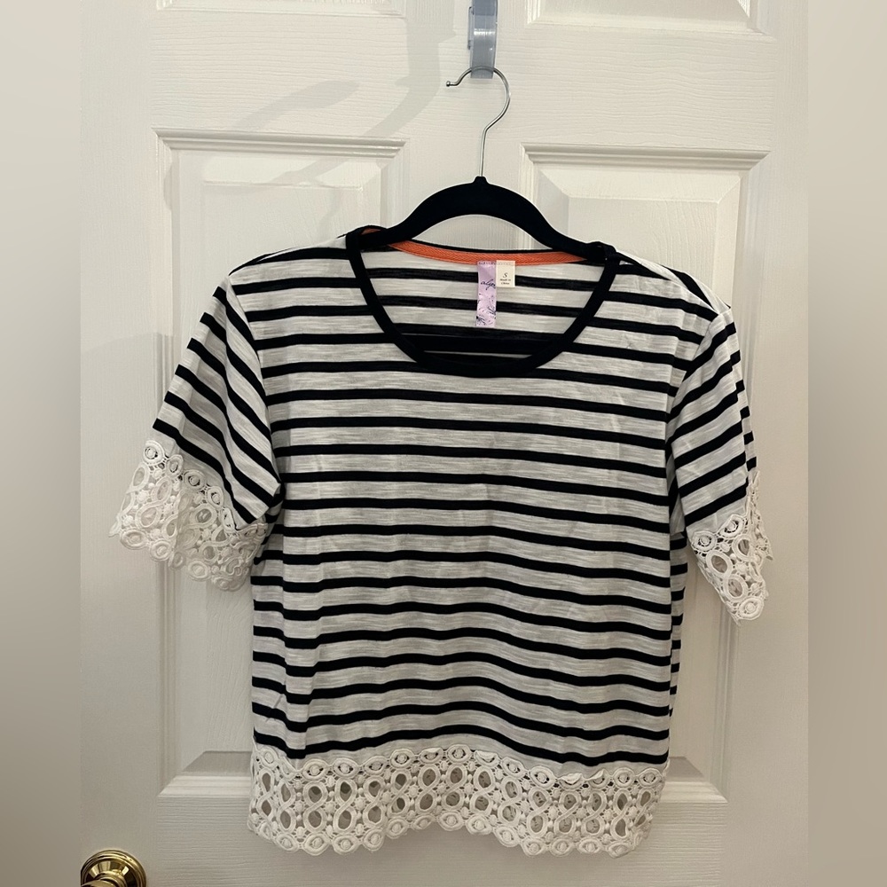 Like New: alya navy and white stripe blouse, size small